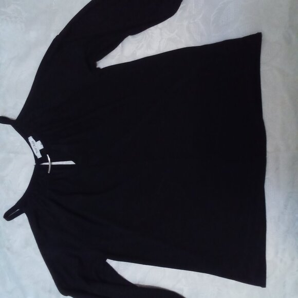 Open shoulder elegant shirt - Picture 1 of 3